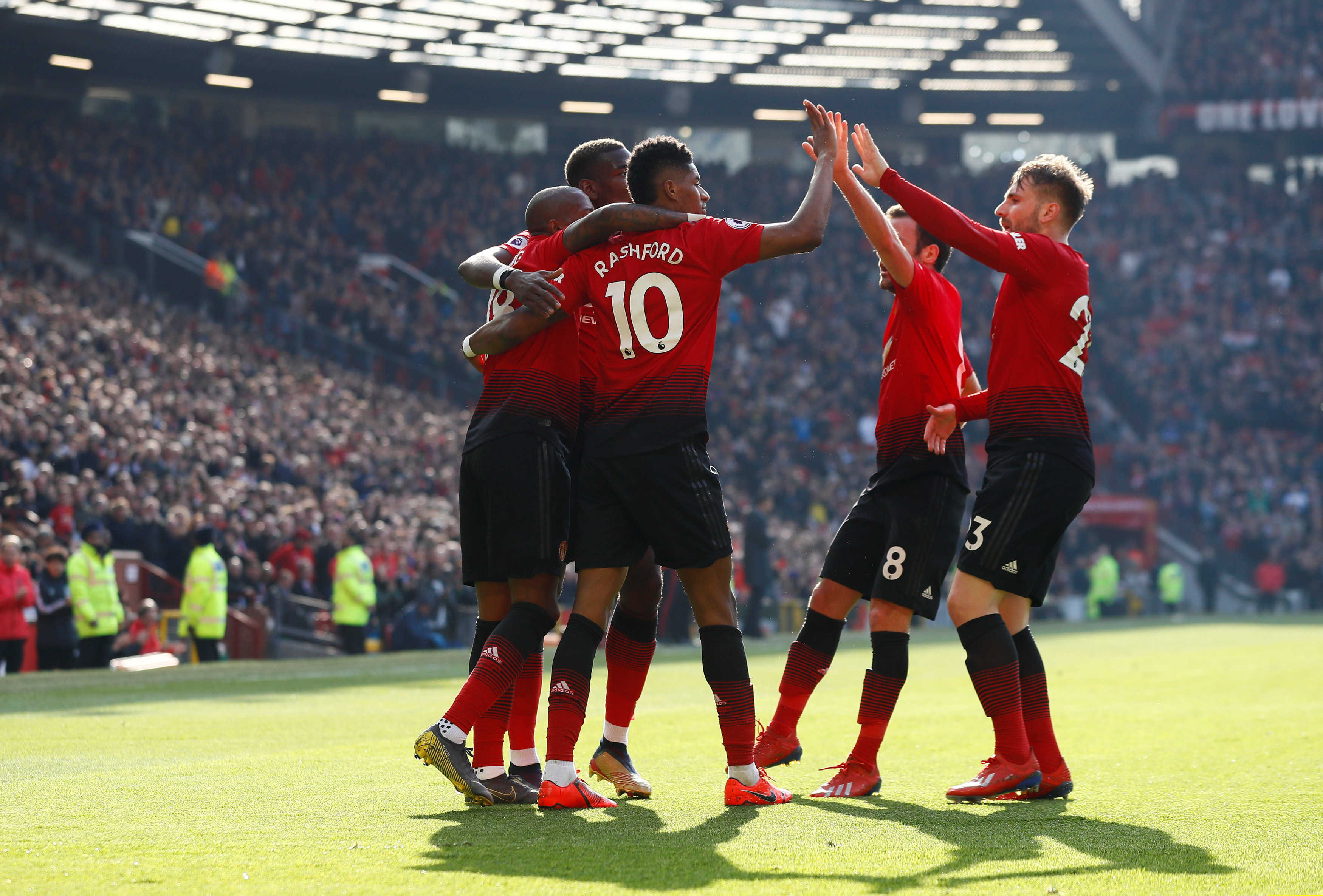 他对沃克在 他对沃克在